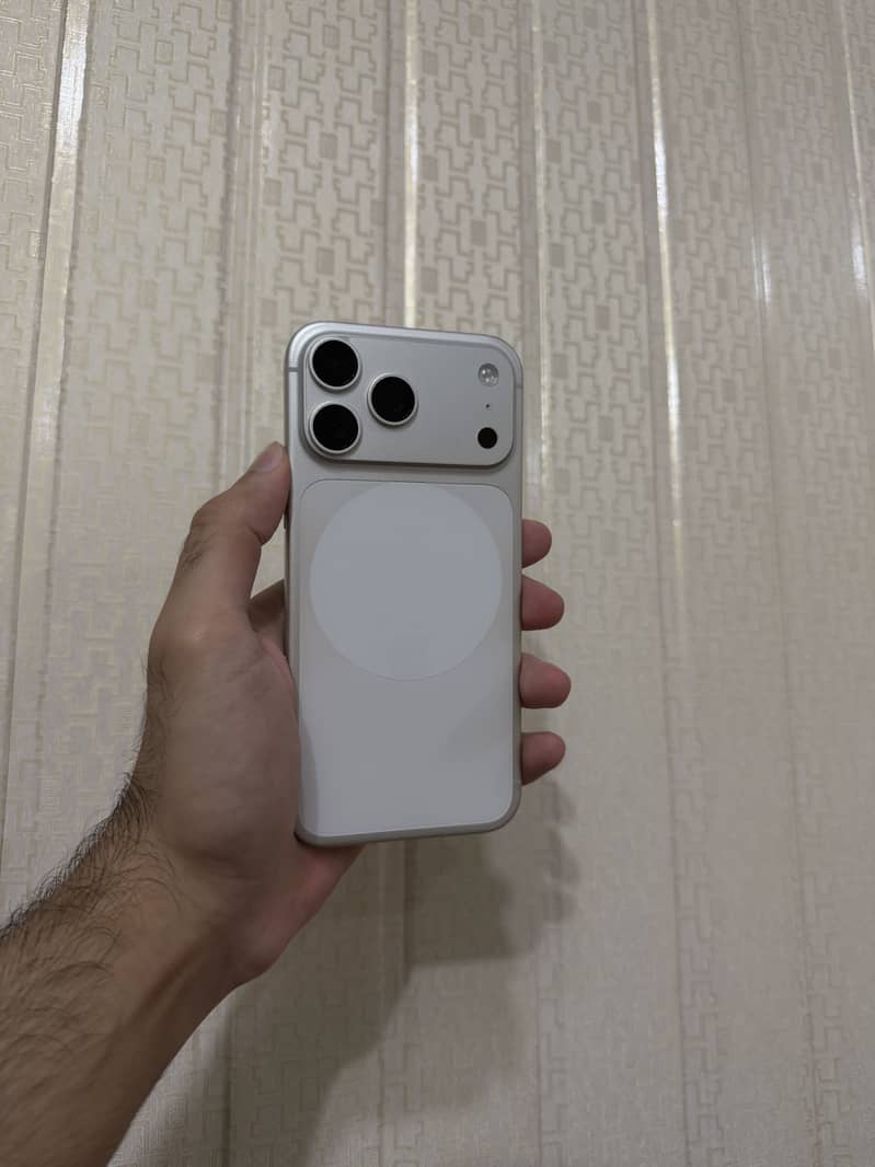Apple iPhone 17 Pro Max 0