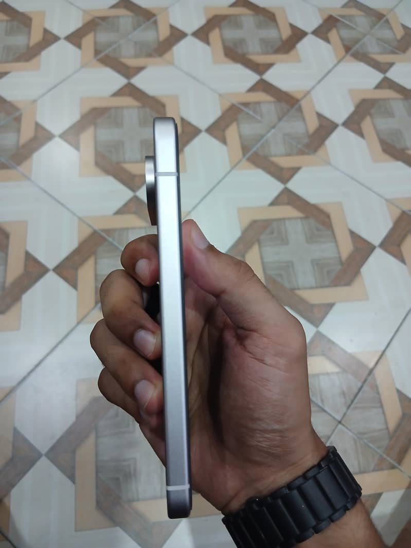 Google Pixel 9 4