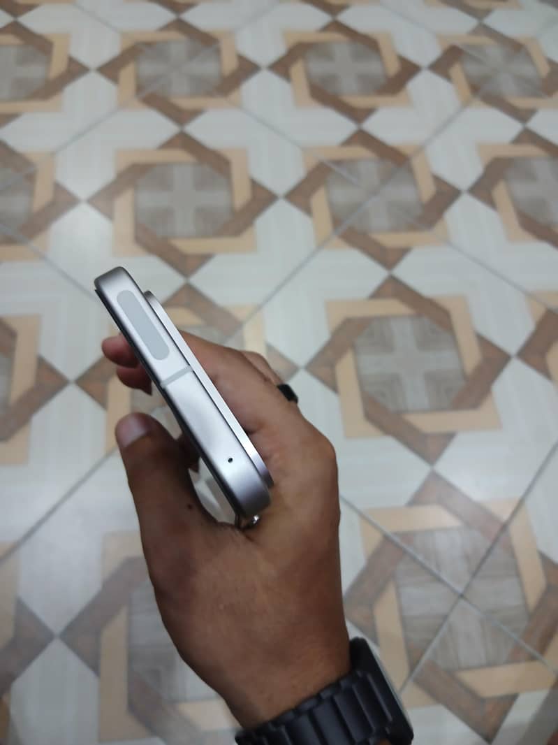 Google Pixel 9 5