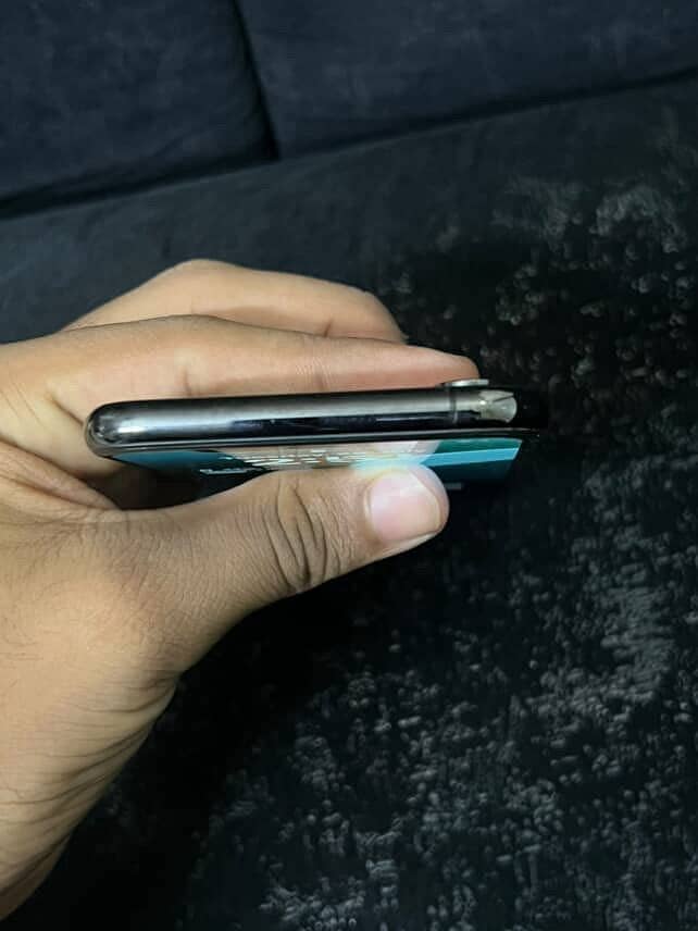Apple iPhone X 4