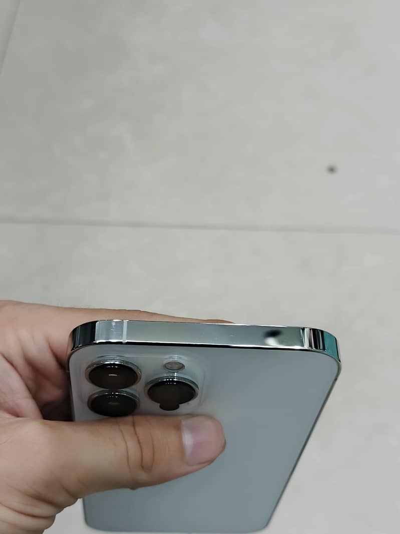 Apple iPhone 13 Pro Max 3
