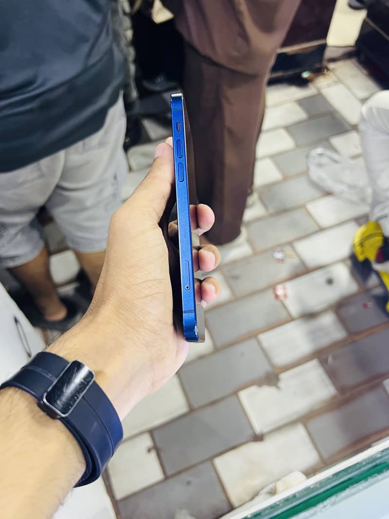 Apple iPhone 12 2