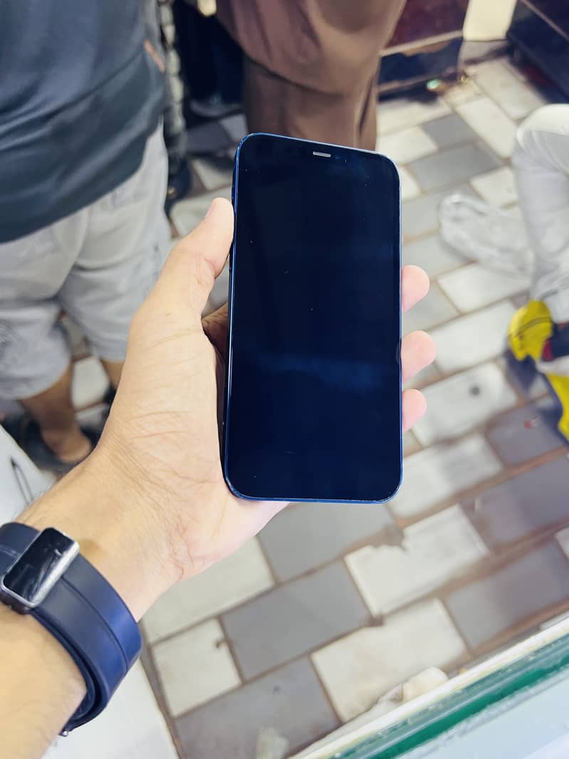 Apple iPhone 12 3