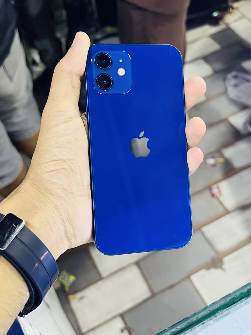 Apple iPhone 12 4