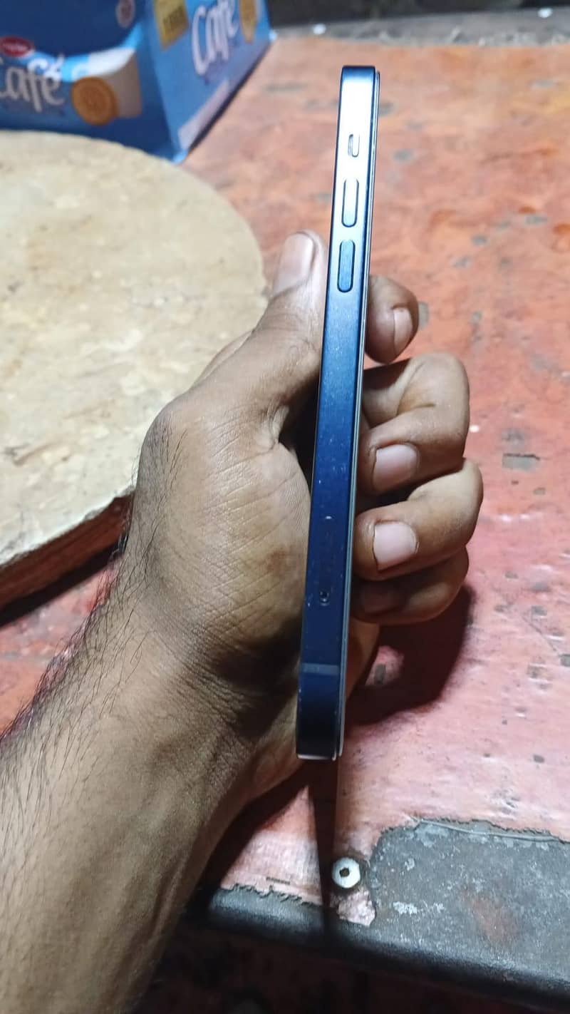 iPhone 12 3