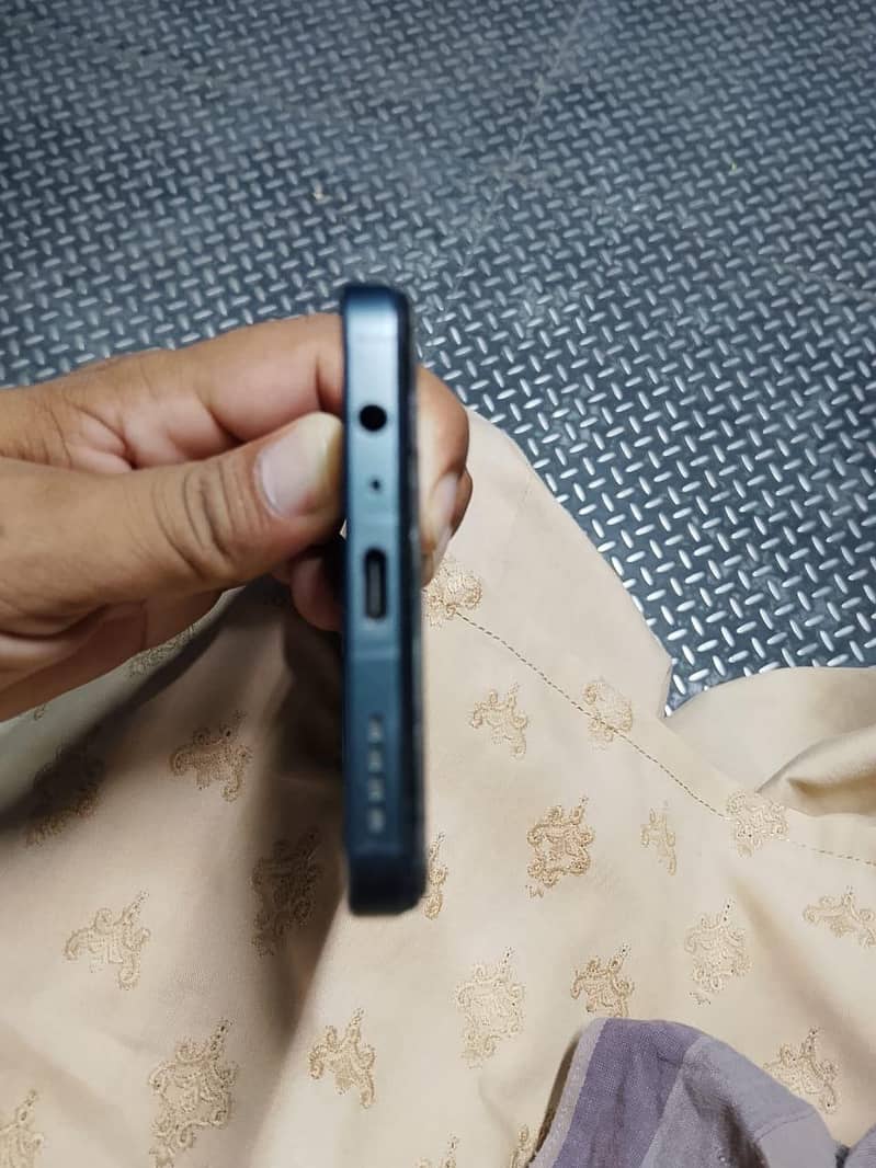 Realme C71 4