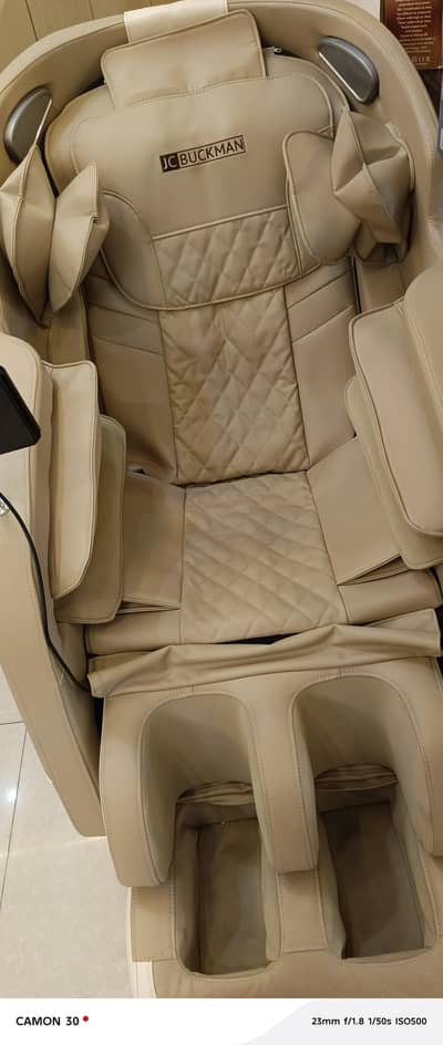 Premium Massage Chair – Excellent Condition