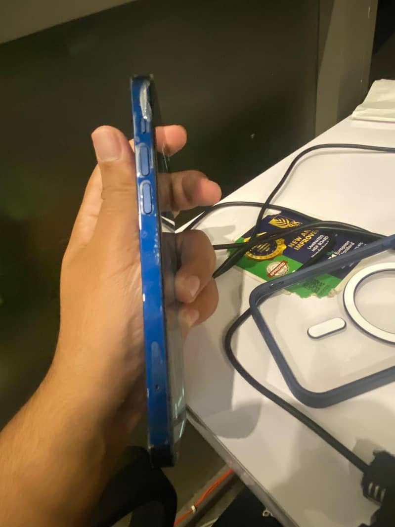 Apple iPhone 12 2