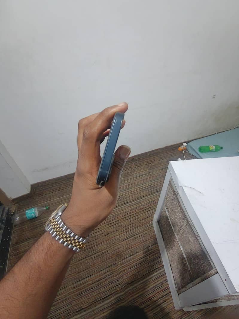 Apple iPhone 13 2