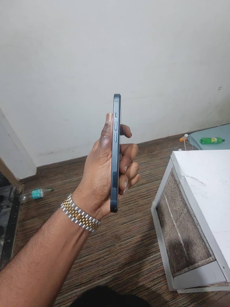 Apple iPhone 13 4