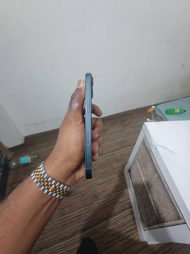 Apple iPhone 13 6