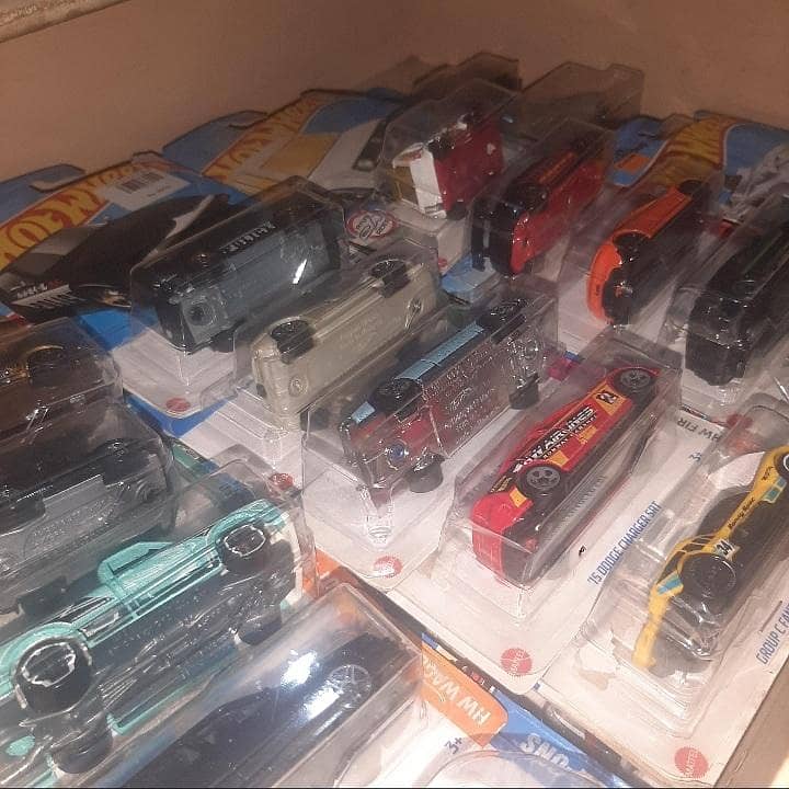 60 Hotwheels 0