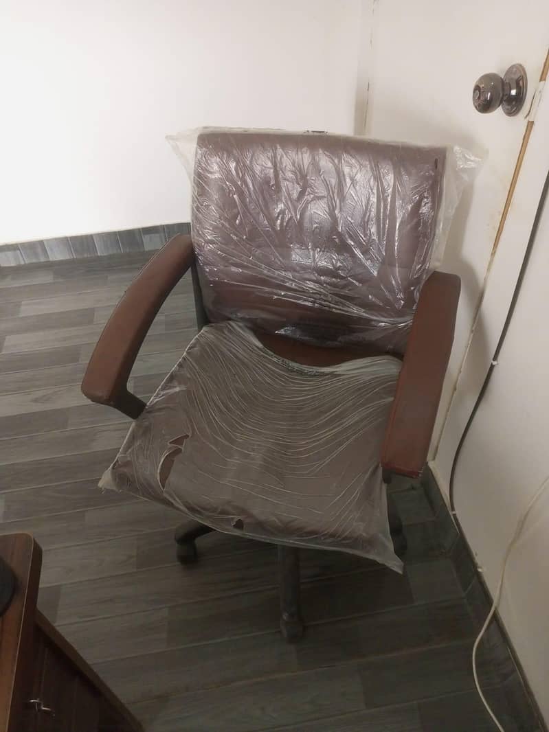 Office tables 4