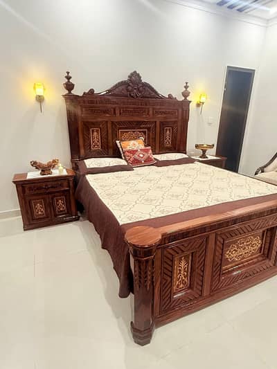 Wooden Bed Set solid wood with 2 side tables and dresser with mirror