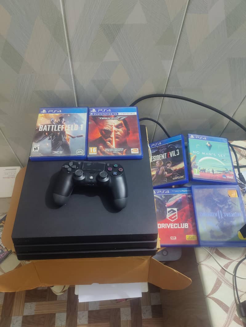 Ps4 pro 1 tb with 7 famous cd 0