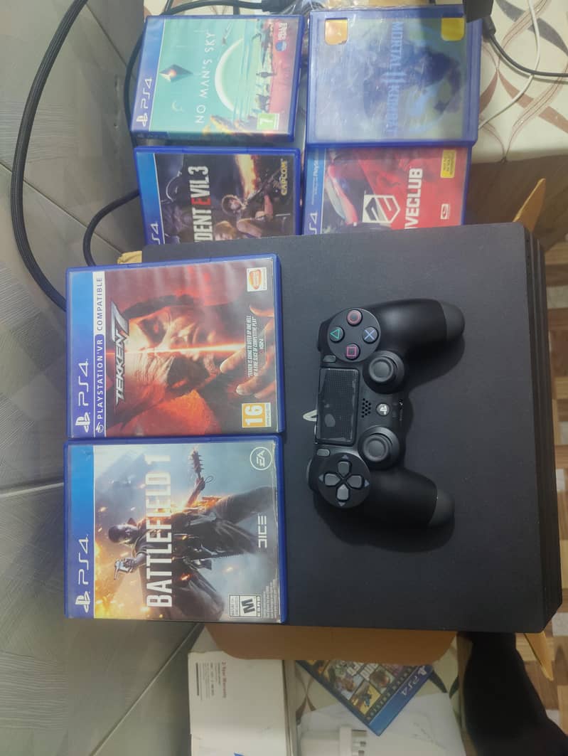 Ps4 pro 1 tb with 7 famous cd 1