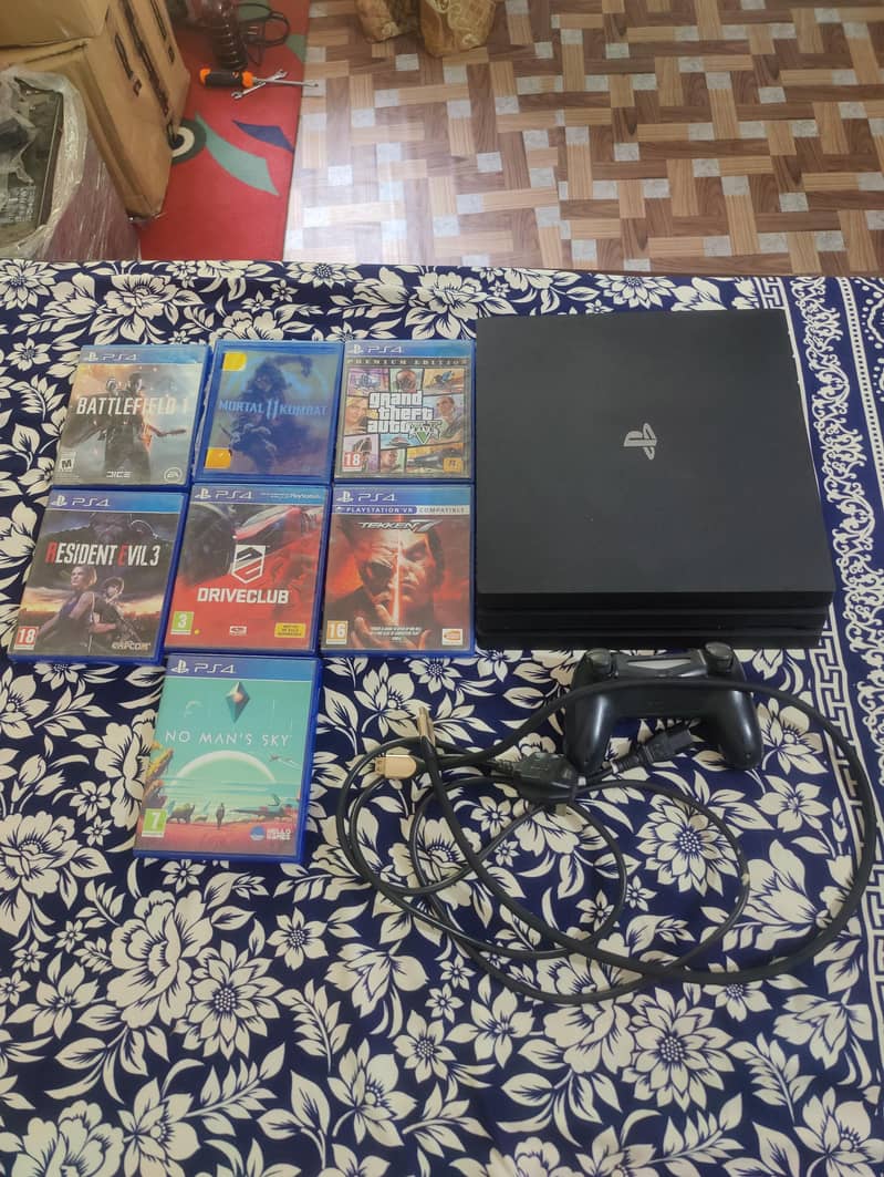 Ps4 pro 1 tb with 7 famous cd 2