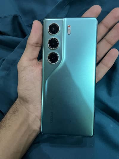 Tecno CAMON 40