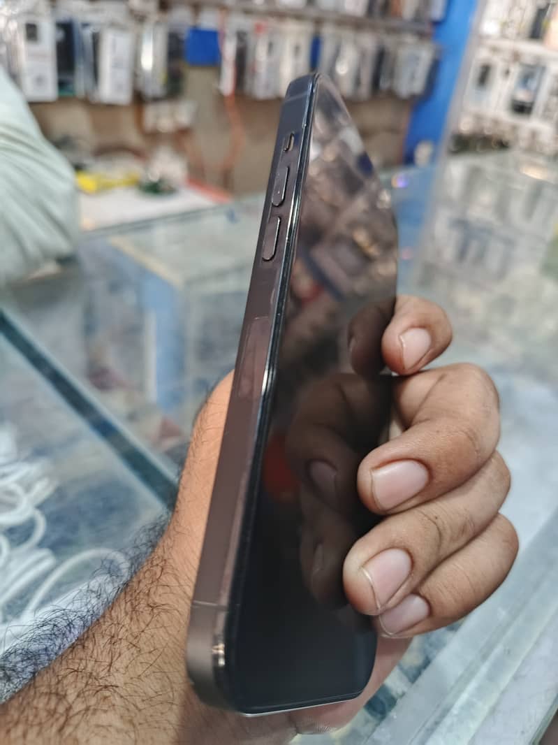 Apple iPhone 14 Pro 0