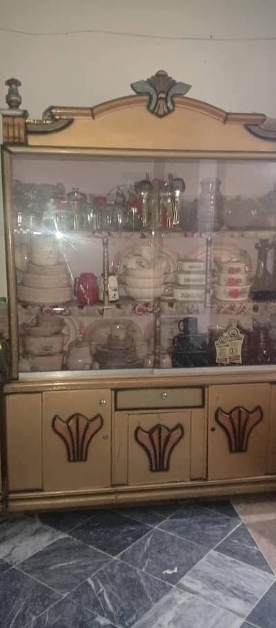 show case and dresser
