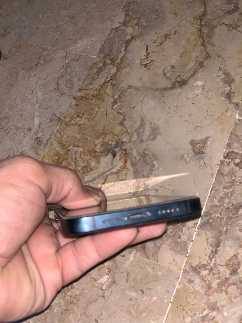 Apple iPhone 14 3