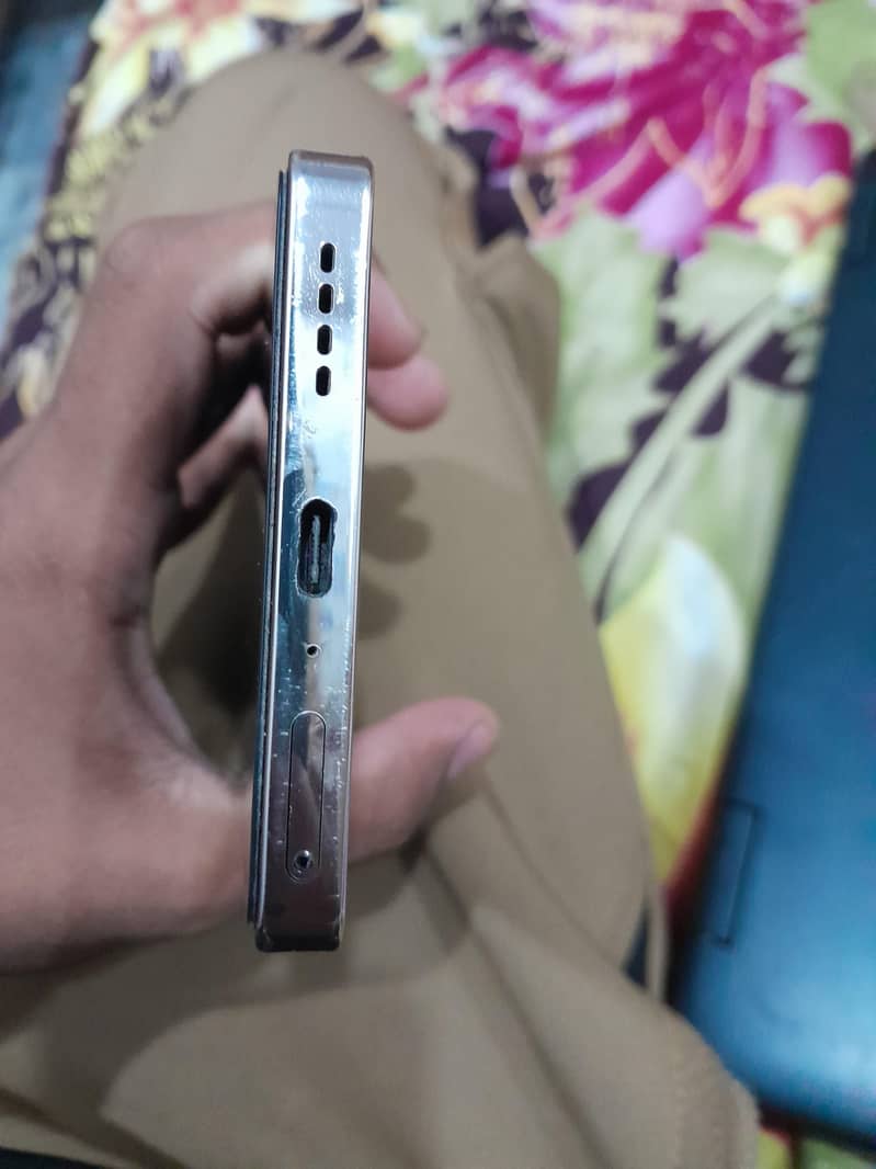 Infinix Note 40 4