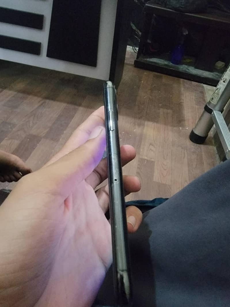 Apple iPhone 11 Pro 1