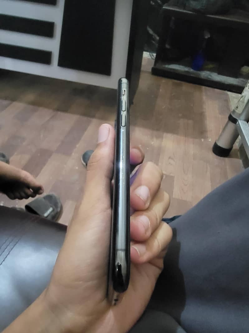 Apple iPhone 11 Pro 2