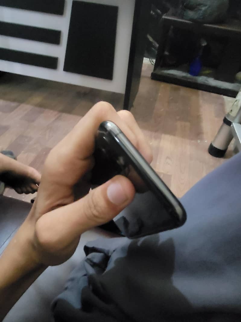 Apple iPhone 11 Pro 3