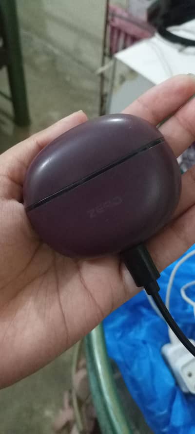 zero lifestyle earburds in best condition with charging cable