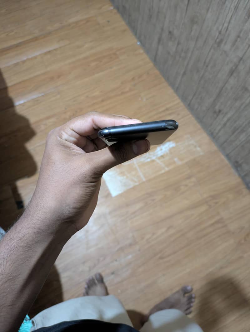 Apple iPhone X 4