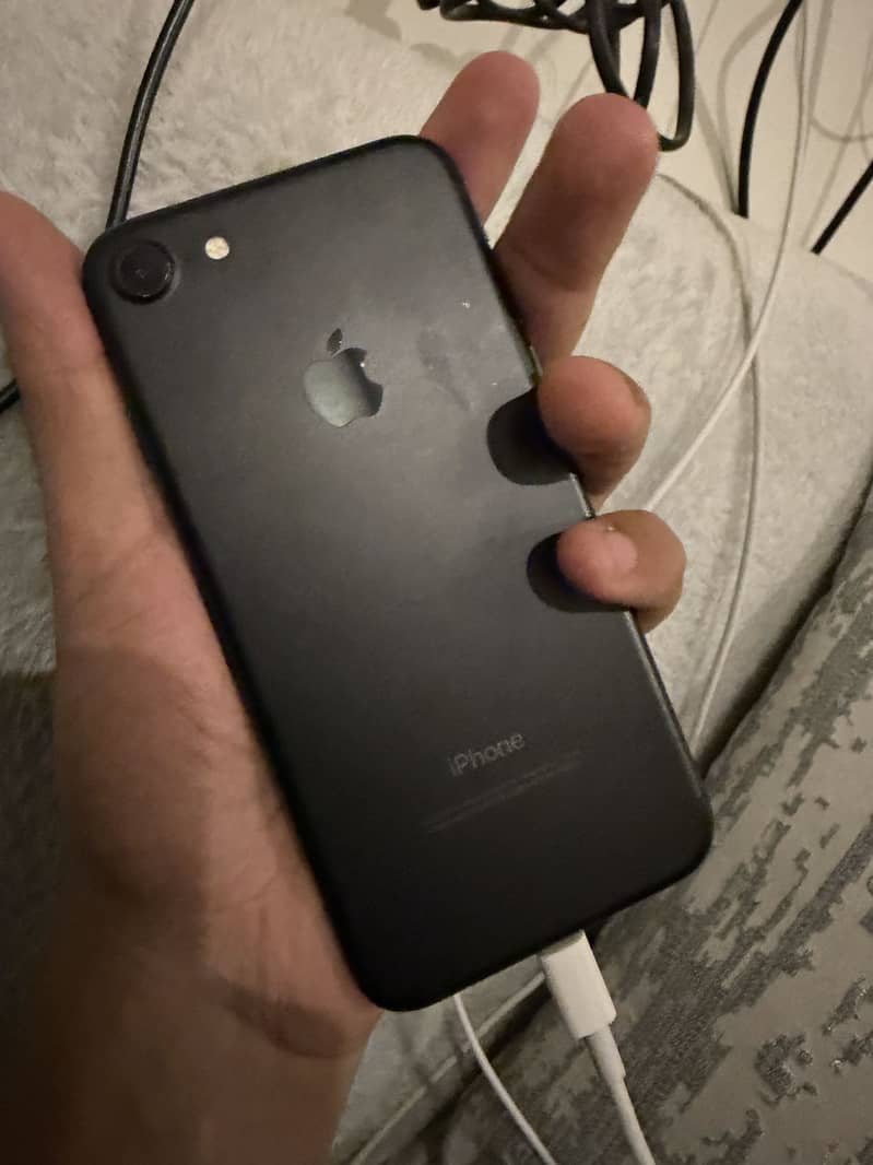 Apple iPhone 7 1