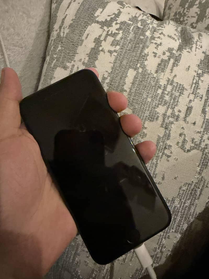 Apple iPhone 7 2