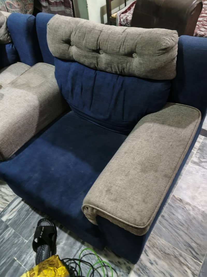 2 one seater sofas 0