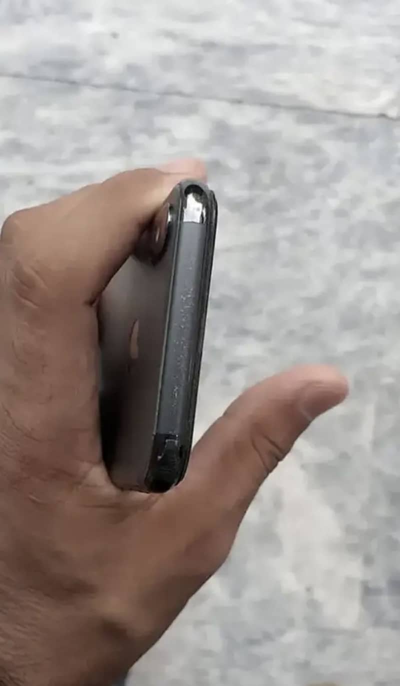 Apple iPhone X 5