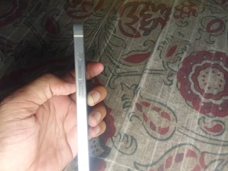 Apple iPhone 13 6