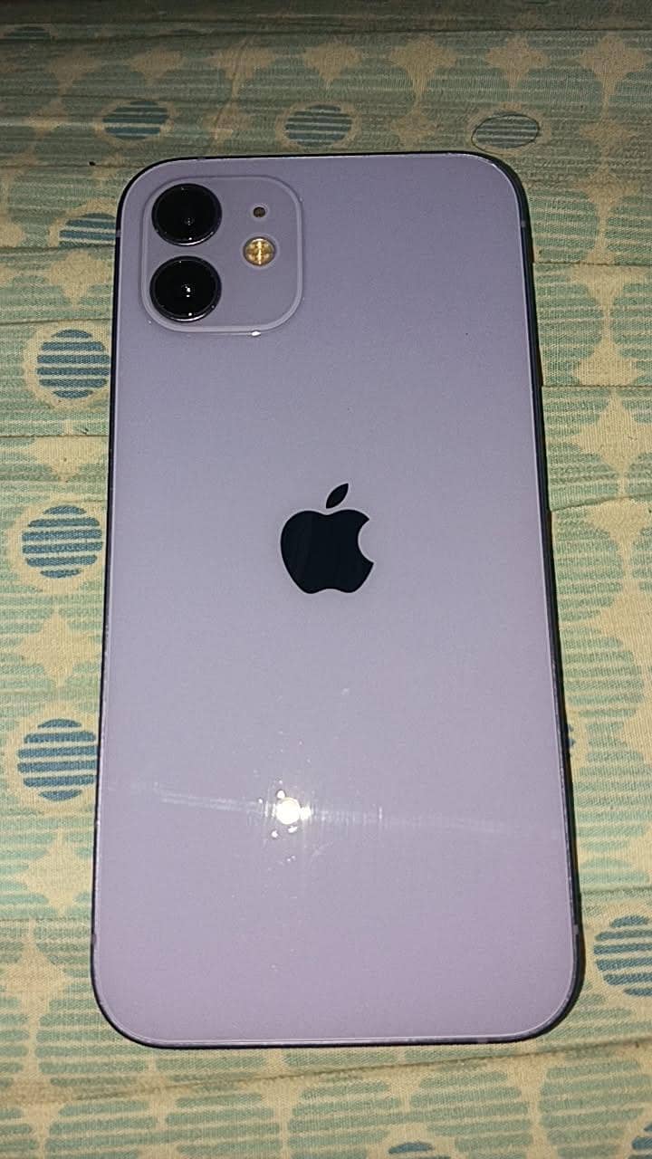 Apple iPhone 12 4