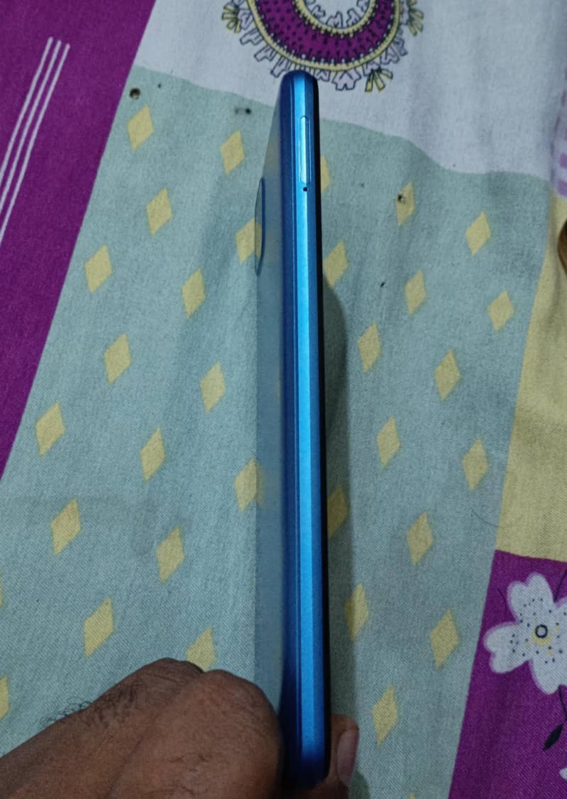 Realme C12 6