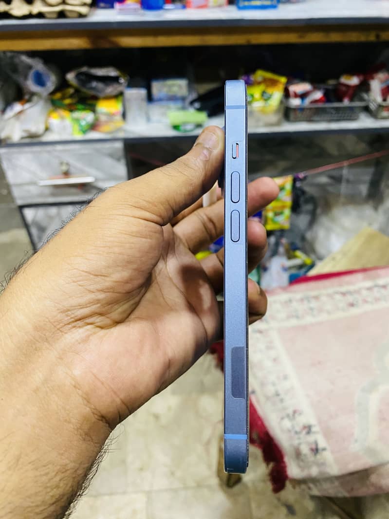 Apple iPhone 14 4
