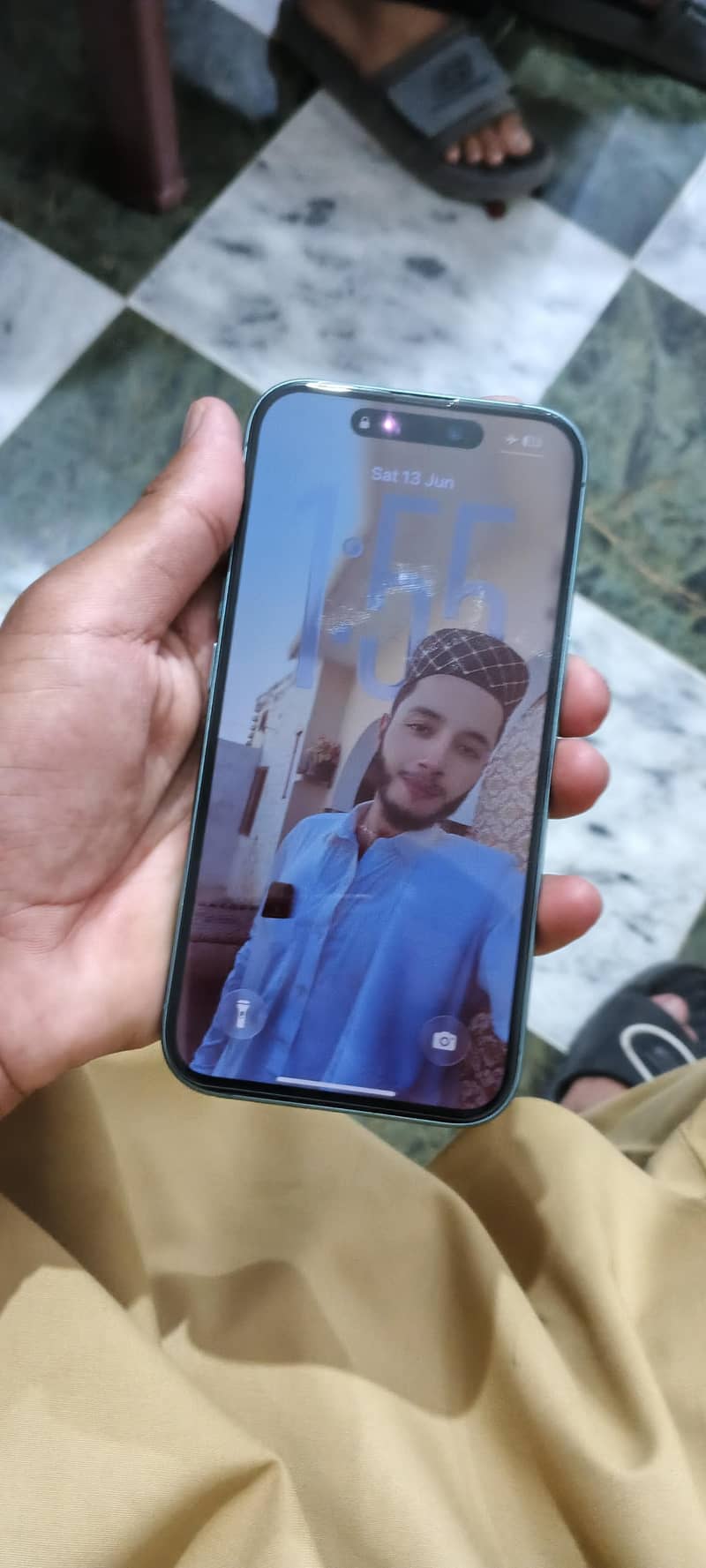 Apple iPhone 16 2