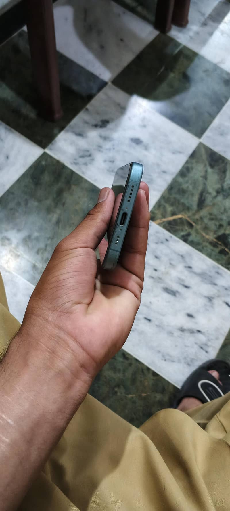 Apple iPhone 16 4