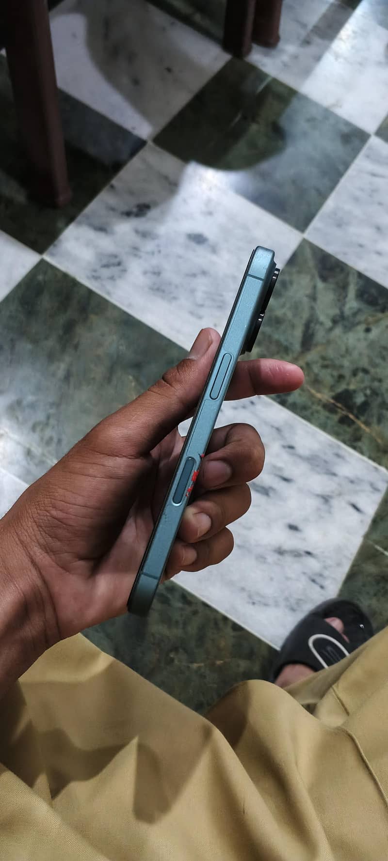 Apple iPhone 16 5