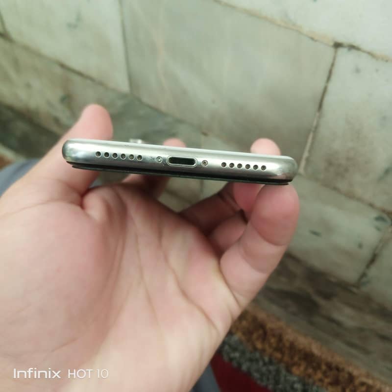 Apple iPhone X 3