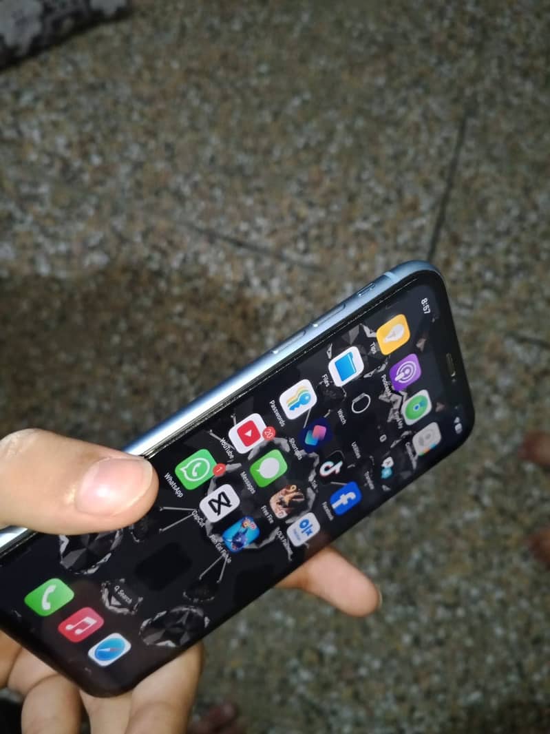 Apple iPhone XR 1