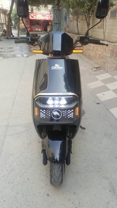 beautiful scooty in black color