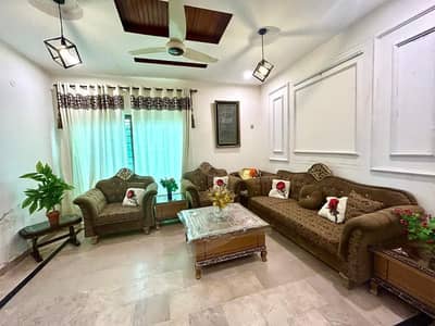 8 MARLA USED DOUBLE UNIT BOULEVARD HOUSE FOR SALE OVERSEAS BLOCK