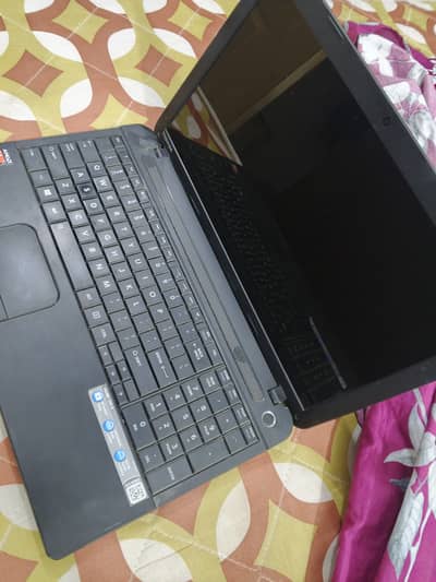 Toshiba  AMD A4 RAM 4GB SSD 128 GB LED 15.5 K/B NUMPAD CAMERA 2.0 USB