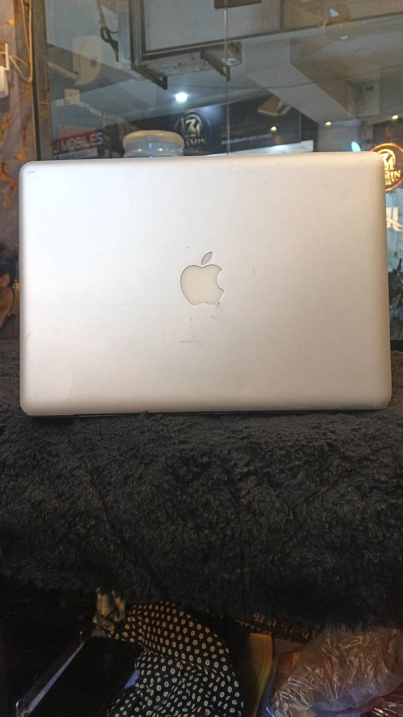 Apple Mac book pro 1