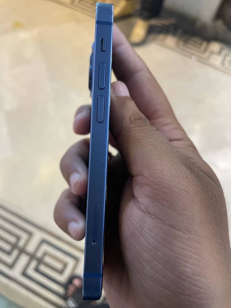 Apple iPhone 13 mini 4