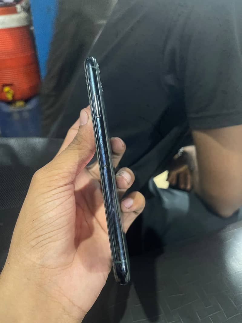 Iphone 11pro max 4